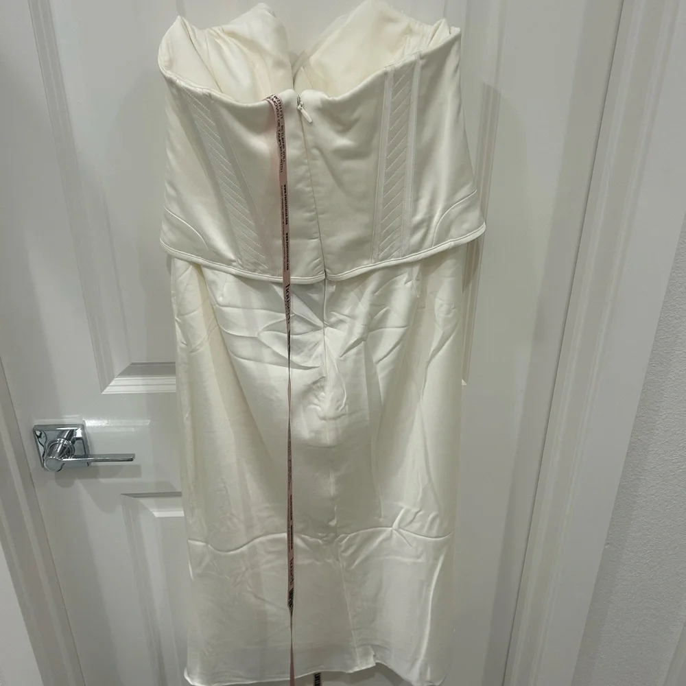 House of CB SIENNA
IVORY SATIN STRAPLESS CORSET MIDI DRESS - Picture 3 of 6